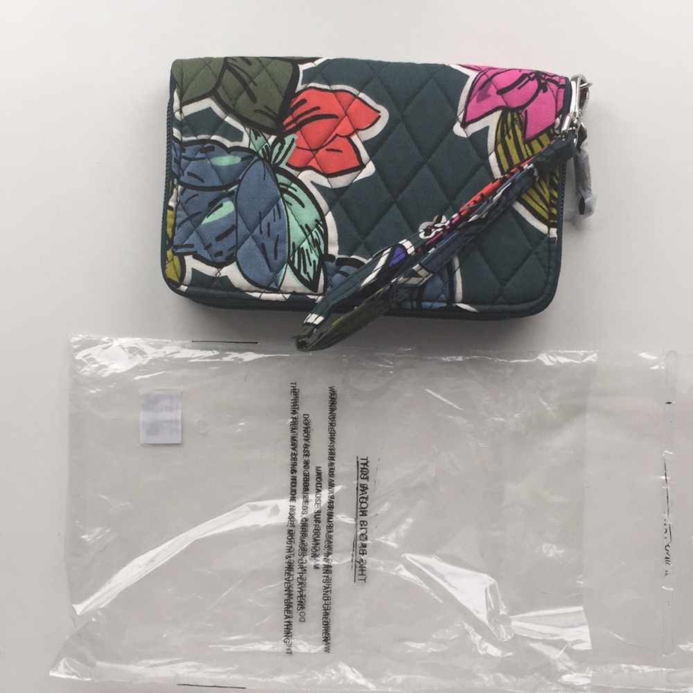 NWT!! Vera Bradley RFID Grab & Go Wristlet